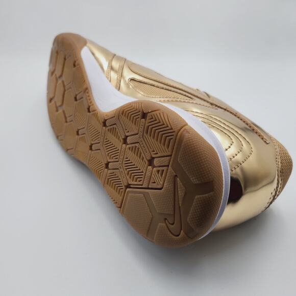 Athletic_Shoes